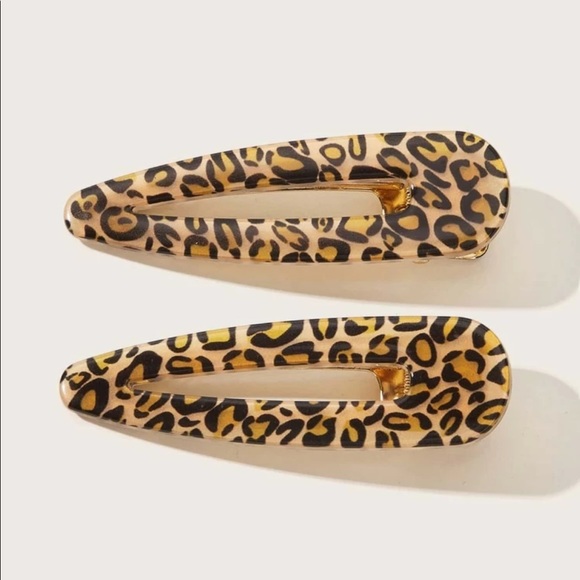 2 Pc. Leopard Hair Clip Set - Picture 2 of 4